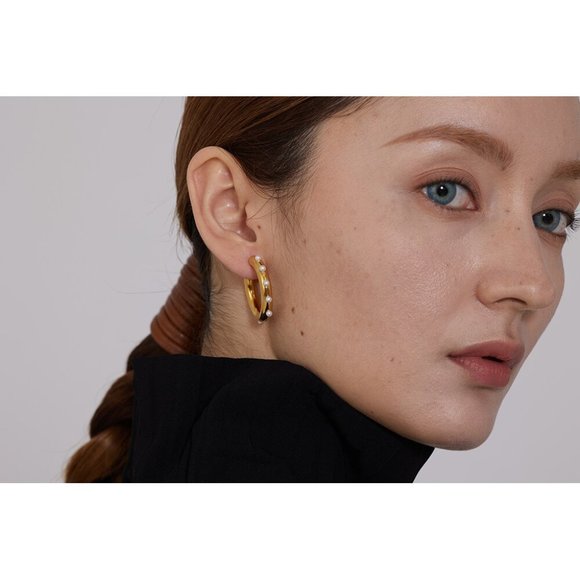 Vintage 18K Gold Hoop Earrings With Imitation Pearls - Picture 10 of 13